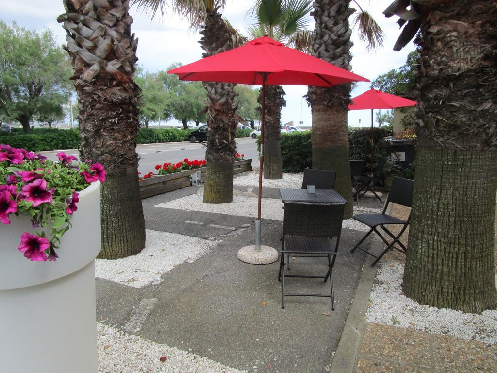 Hotel Azur Bord De Mer Ла-Гранд-Мот Экстерьер фото