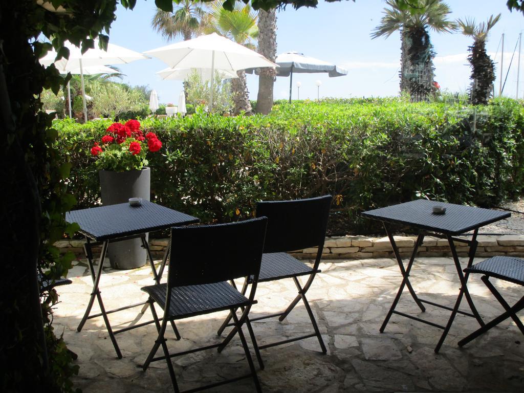 Hotel Azur Bord De Mer Ла-Гранд-Мот Экстерьер фото