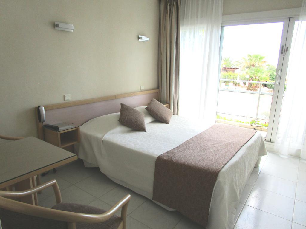 Hotel Azur Bord De Mer Ла-Гранд-Мот Экстерьер фото