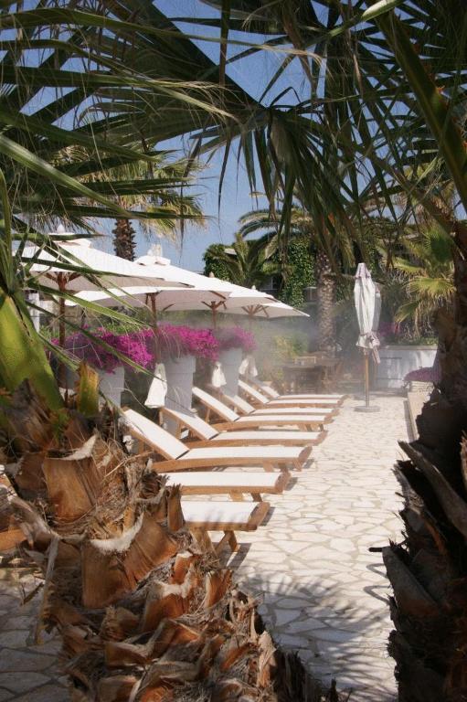 Hotel Azur Bord De Mer Ла-Гранд-Мот Экстерьер фото